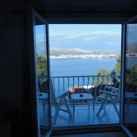 Seaside Family Friendly House With A Swimming Pool Okrug Donji, Ciovo - 14348